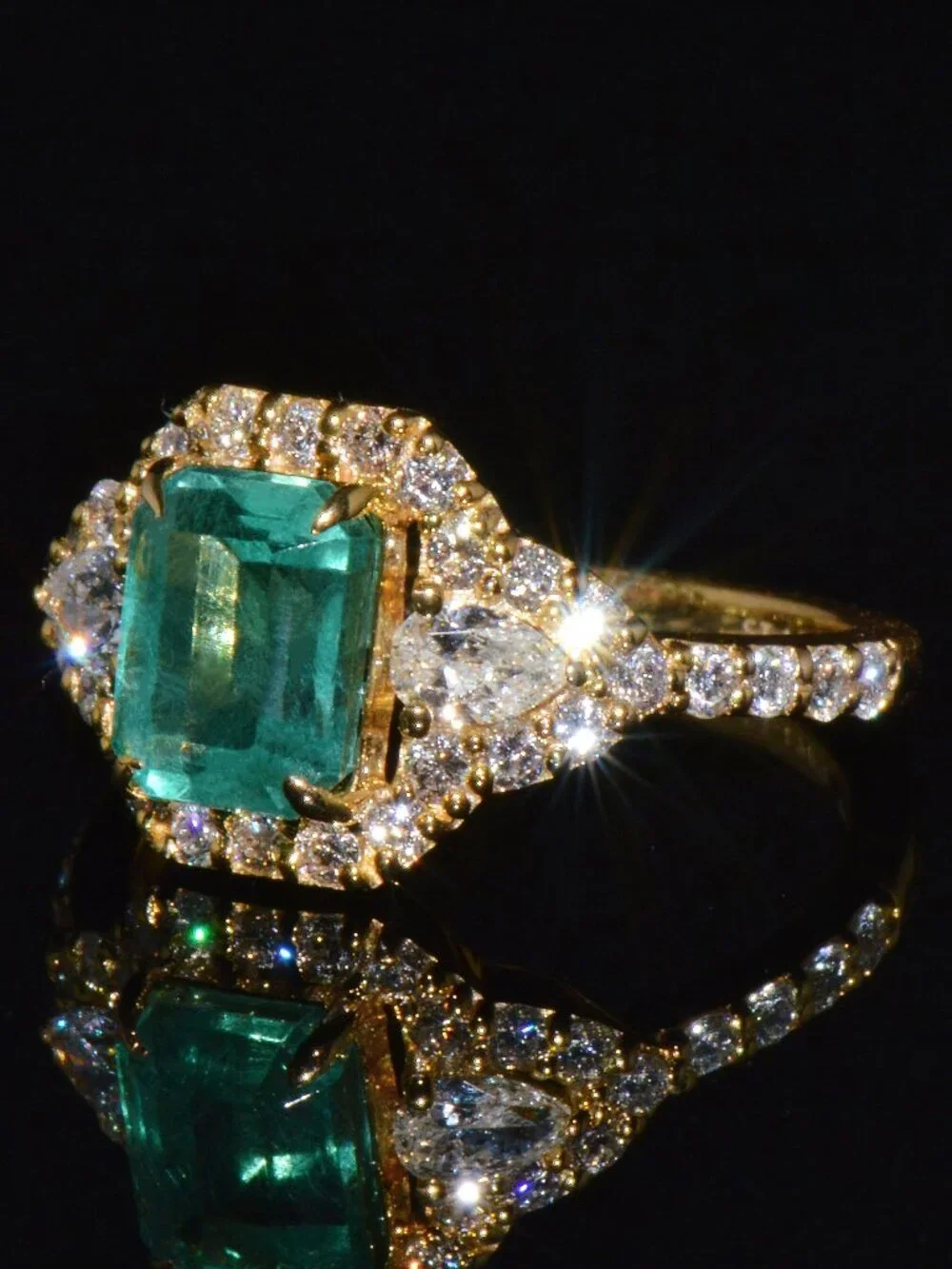Certified Natural 2.82CTS Emerald Diamond Solid 18K Yellow Gold Halo Ring